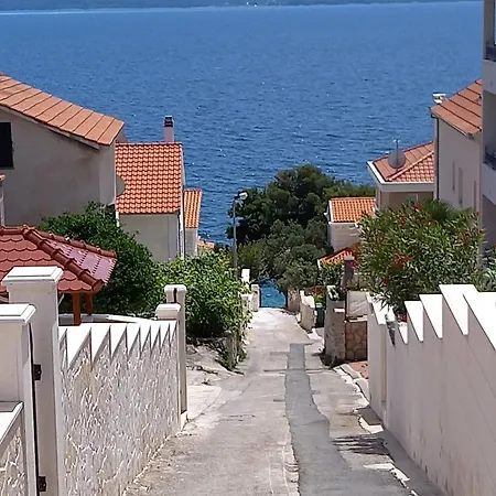 Sunset Dreams - 5min Beach Walk Apartment *