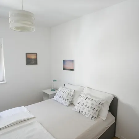 Sunset Dreams - 5min Beach Walk Apartment *